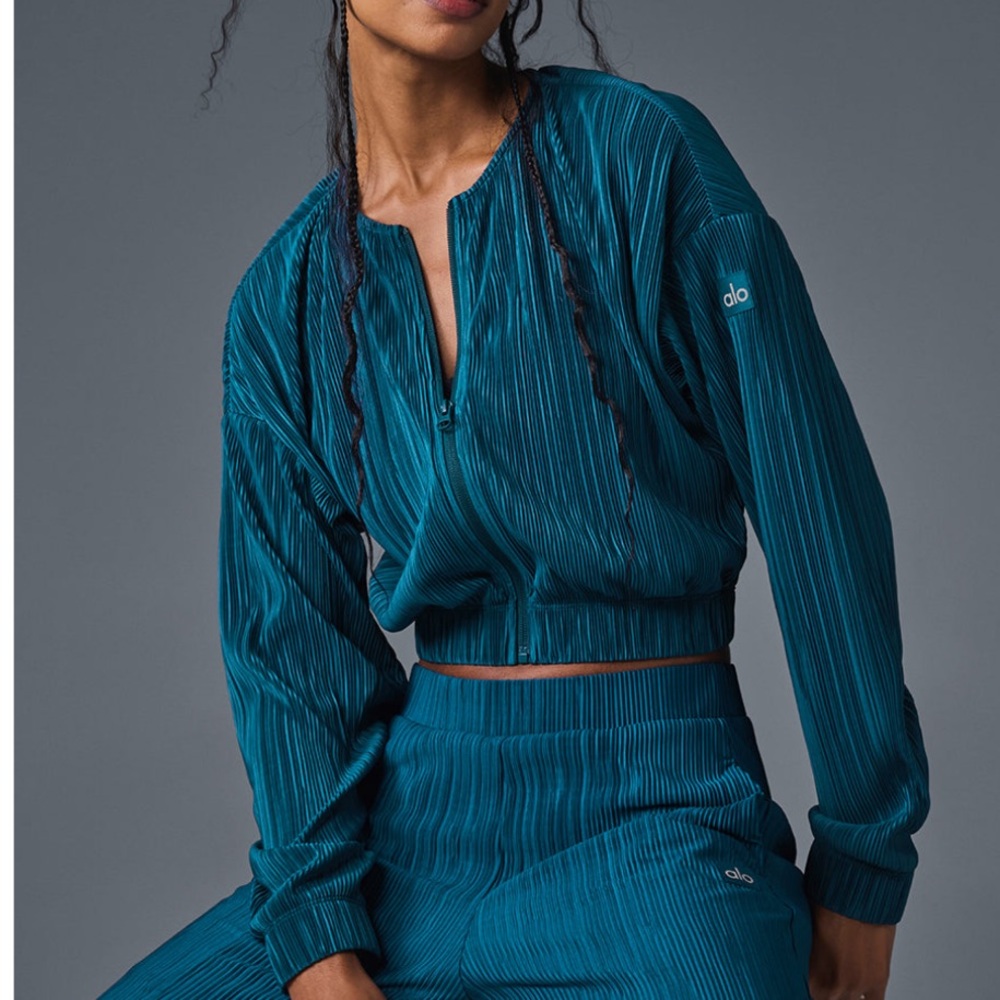 NWT Alo Yoga Cropped Micro Plisse Jacket In Eclipse Blue